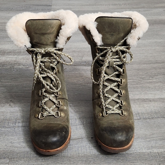 Sorel Conquest Wedge Shearling Booties - Picture 1 of 12